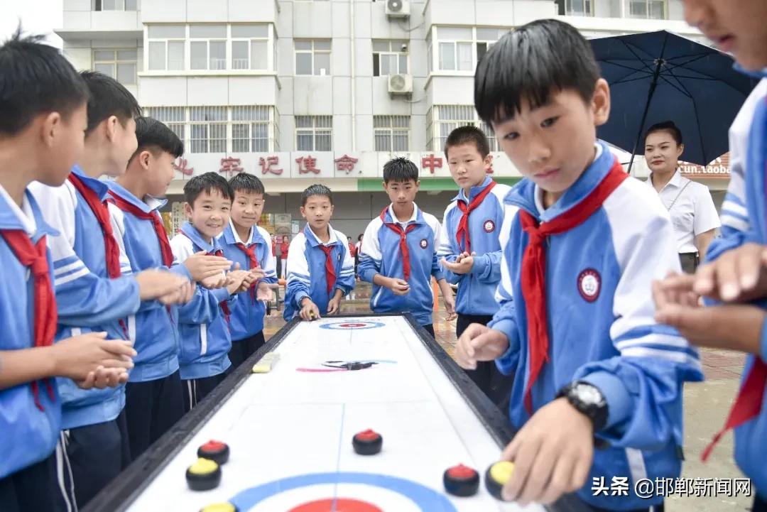 激情冰雪活动,激情飞扬溜冰场
