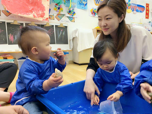 有一种偏心叫俩女儿,熊黛林双胞胎女儿颜值差距大