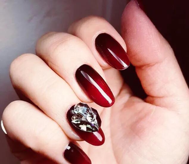 有一种颜色叫blackpink,blackpink黑色火焰美甲