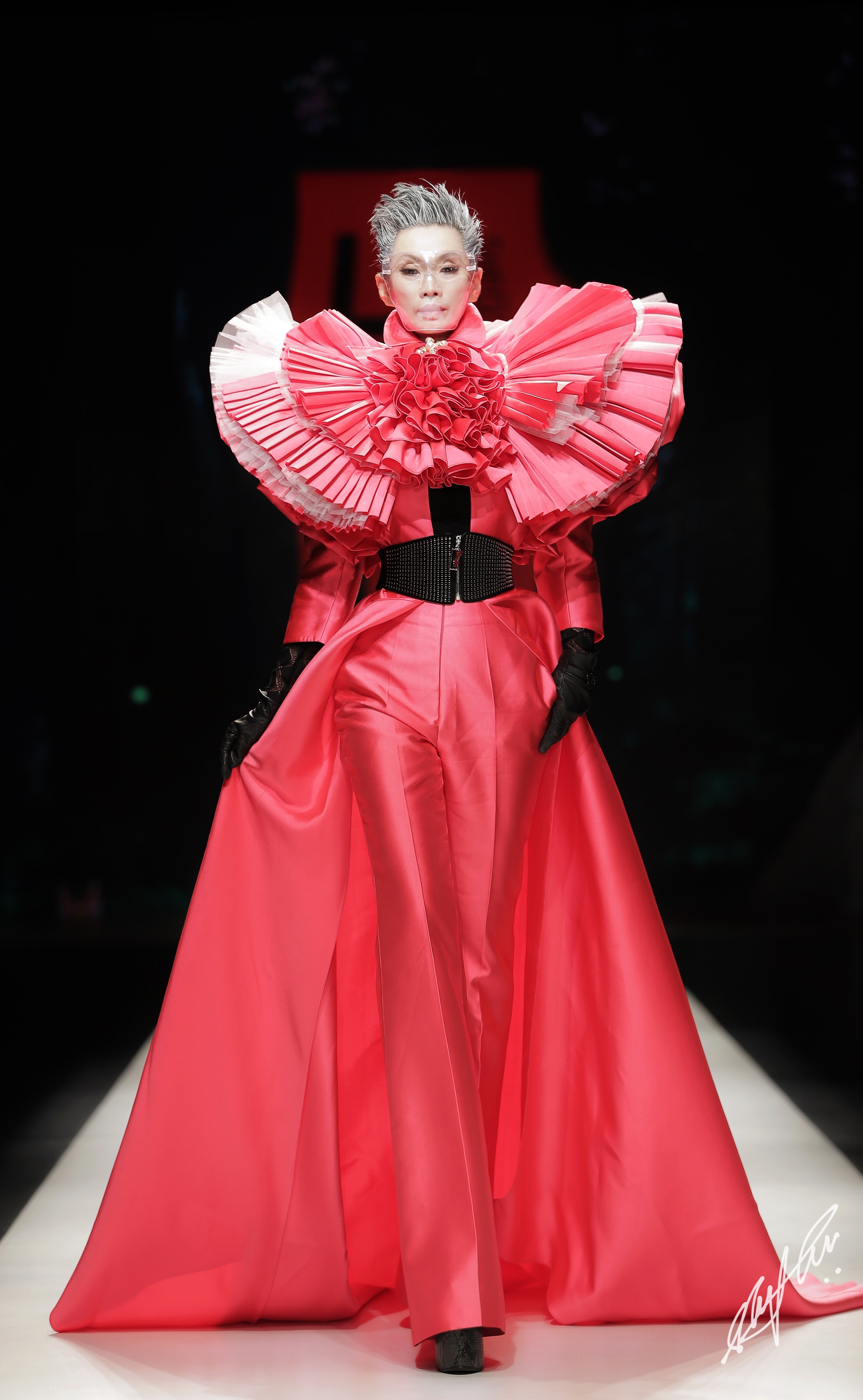 胡社光时尚娘子军五周年show,胡社光时尚娘子军亮相视频