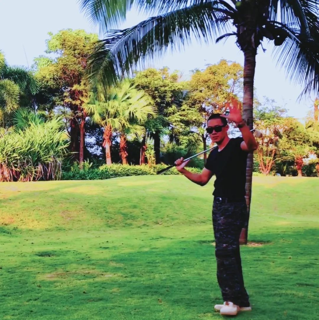 为什么美国不喜欢足球喜欢橄榄球,为什么全世界人喜欢踢足球