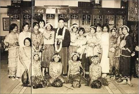 他是一代京剧大师，乃进军好莱坞第一人，开启娱乐圈“男色时尚”