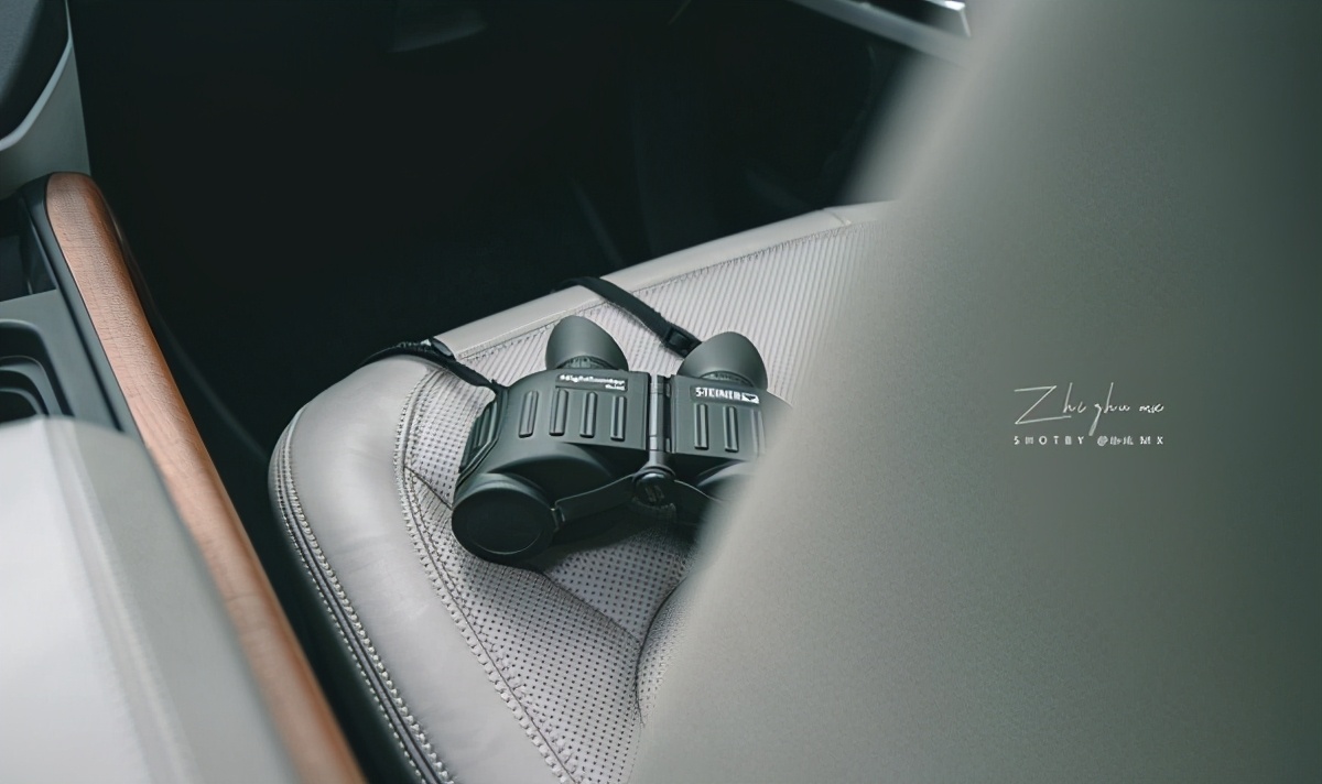 来自500年*火军**商的周边装备，情人节送男友一份“硬核”套装