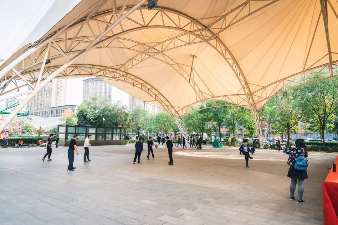 西安最热闹的几个商圈,西安最繁华商圈视频