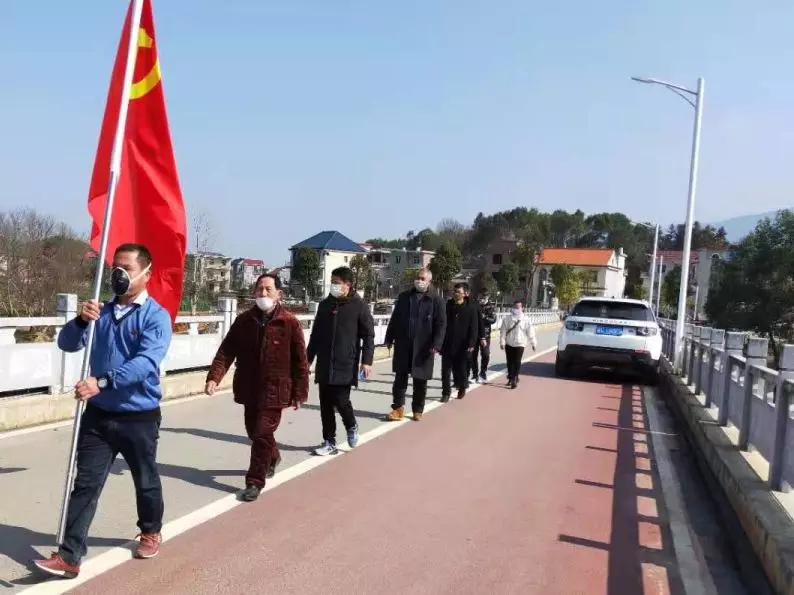 我也怕病毒，但我是村支书，我不带头谁还敢冲？