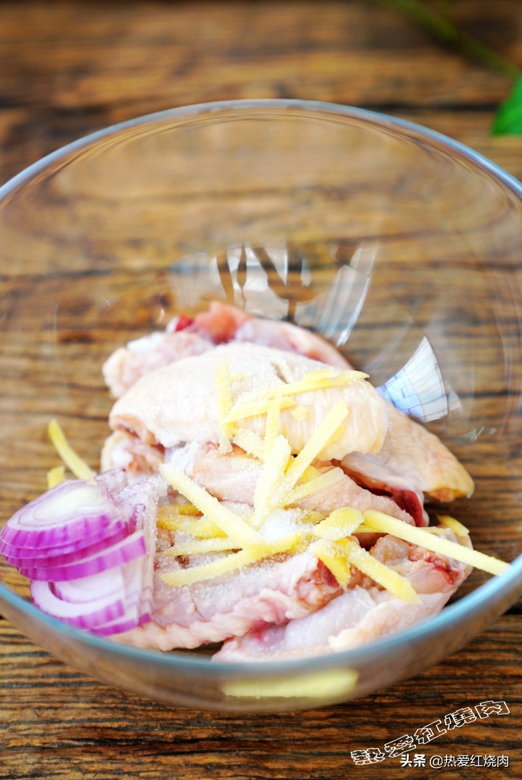 鸡翅最好吃的做法入口酥脆,鸡翅要怎么炸才好吃又有营养