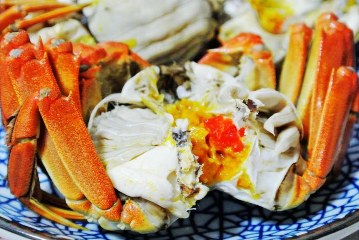 蒸螃蟹用冷水还是热水,蒸螃蟹用水还是热水好