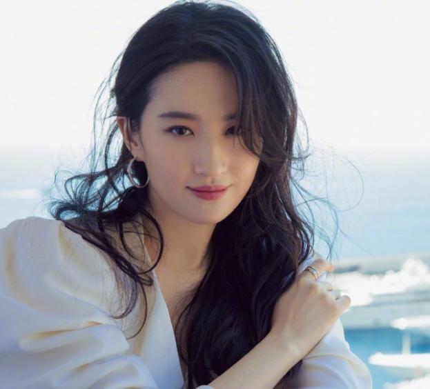 脸长的女生适合什么扎发,脸大发量多的女生适合什么扎发