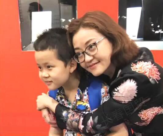 王刚与小20岁三婚妻子近照,王刚第三任妻子比女儿还年轻