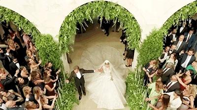 15万颗施华洛世奇水晶,eliesaab婚纱