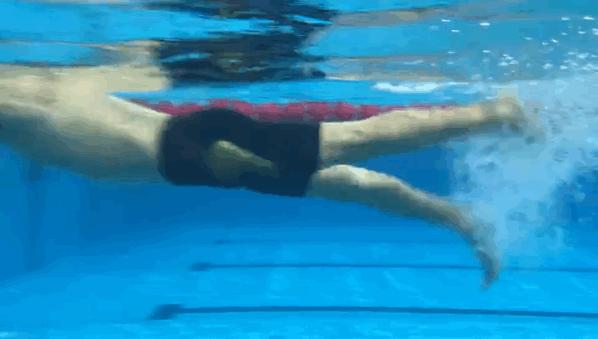 自由泳打腿练习能用蛙泳手配合吗,自由泳打腿练习方法与技巧