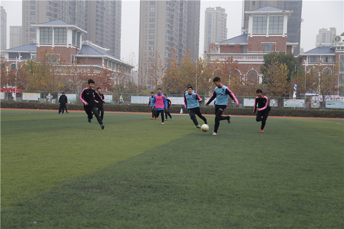 闃滈槼闈掑皯骞磋冻鐞冭仈璧涘崄涔濅腑,缁胯尩杩芥ⅵ鏍″洯瓒崇悆鑱旇禌