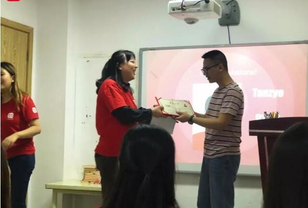 英语脑筋急转弯搞笑版,英语谜语脑筋急转弯