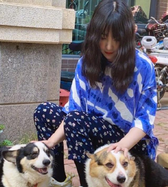 柳岩晒健身衣美照,39岁柳岩穿健身服出镜