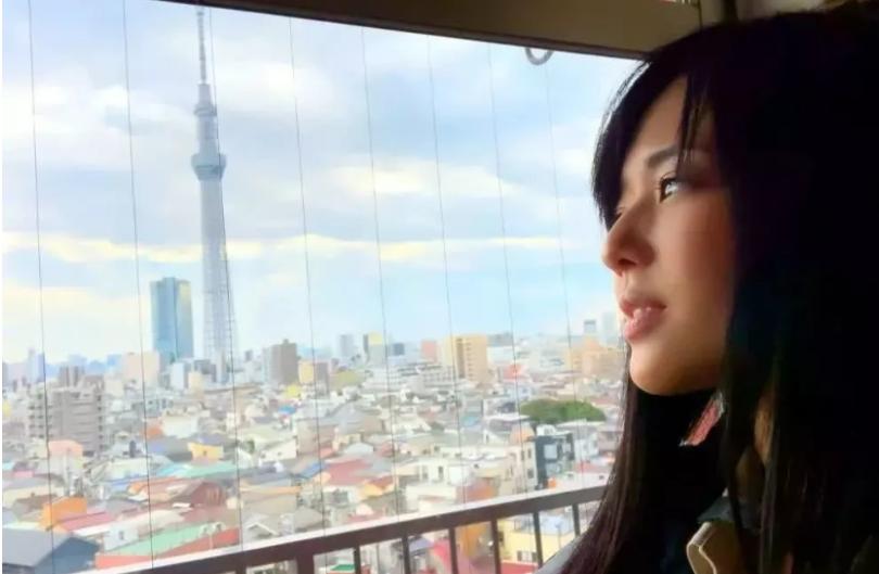 「明星那事」苍井空直播生子200天后，评论区留下10000次嘲讽……