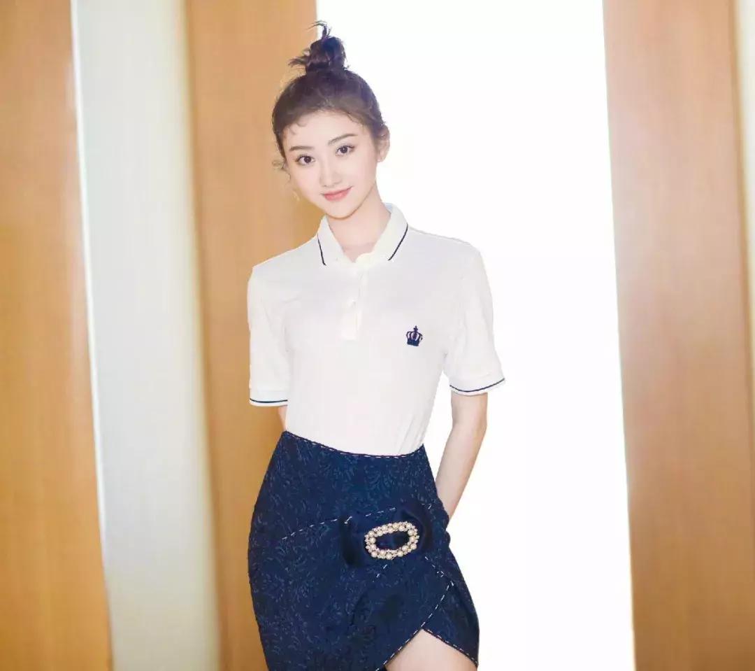 比T恤高贵，比衬衫优雅，今年夏天流行Polo衫