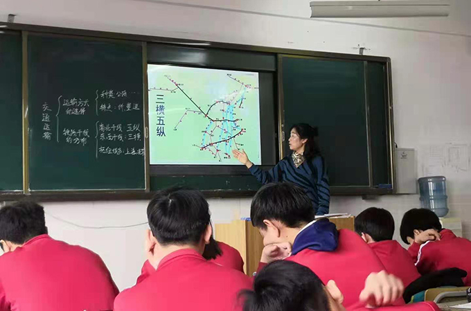 用爱托起明天的太阳—北票市桃园初级中学创建品牌学校纪实