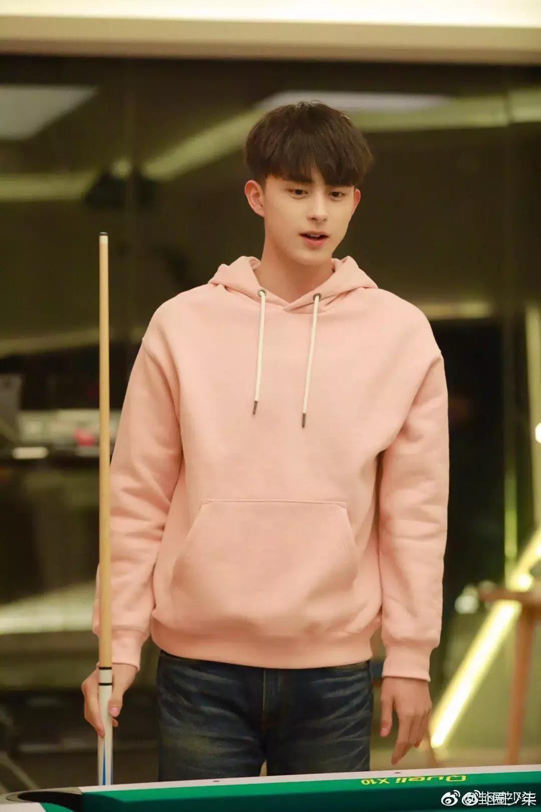 “真发糖”还是“假*绑捆**”？婚恋综艺的生意法则