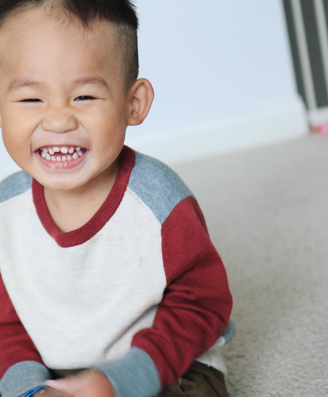 美国网红领养中国残障男孩，疯狂吸血赚钱后就无情抛弃？