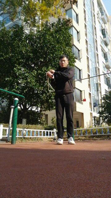 花式跳绳左右甩绳动作要领,花式跳绳甩绳打圈跳法