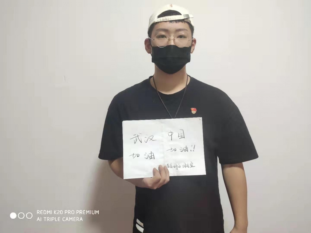 “青”力奉献，战“疫”有我，金普新区大学生手绘祝福为武汉加油