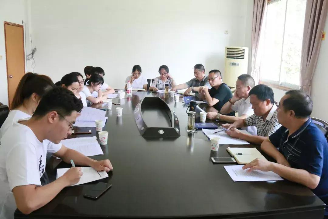 归雁蜀中去，春风富顺来