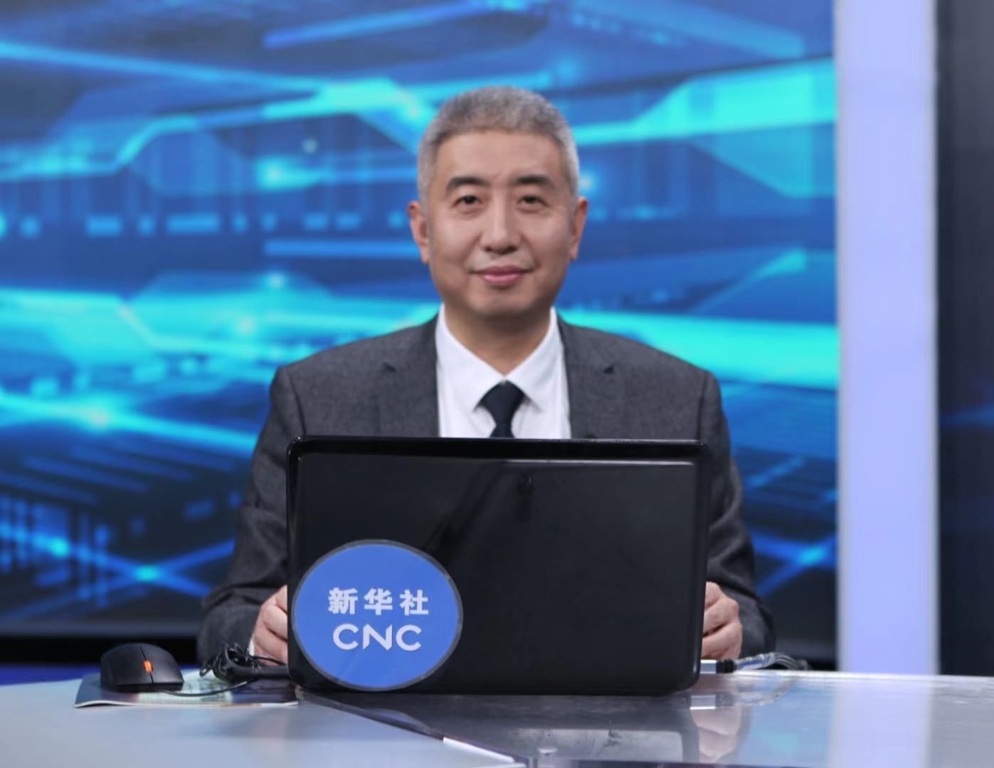 小孩身上长硬疙瘩冒白点图片,儿童身上长了小包要看什么科