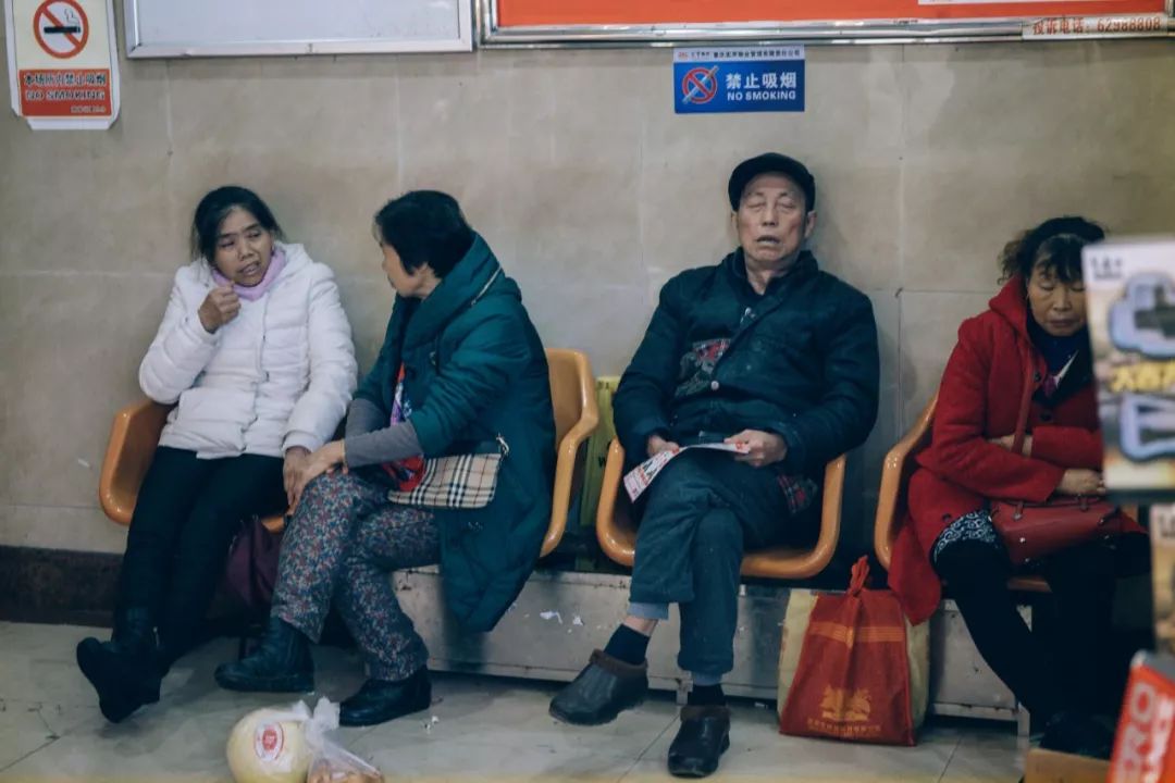 鍗楀潽鍦颁笅璐墿澶╁爞,鍦颁笅鍟嗗満閲嶅簡琚仐蹇樼殑璐墿澶╁爞