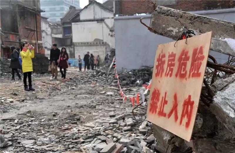 地征收了户口还在吗,征迁和征地拆迁的区别