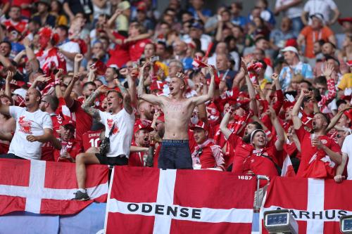 我们为什么会如此热爱足球,我们为何痴迷足球