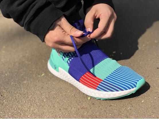 孙杨鞋开箱,孙杨跑鞋图片大全