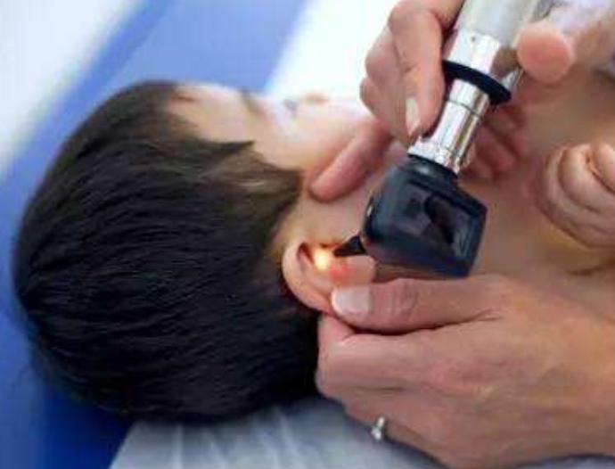 女儿耳朵进虫子,孩子耳朵里进虫子