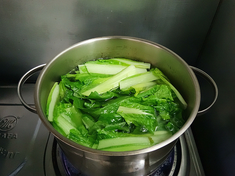 小白菜鸡蛋馅玉米面菜团子的做法,小白菜馅玉米面菜团子的家常做法