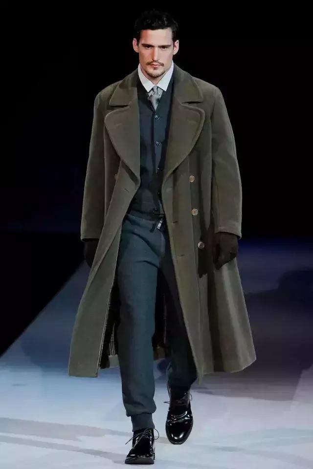 男生秋冬大衣怎么穿才高级,男士秋冬呢大衣穿搭高级感