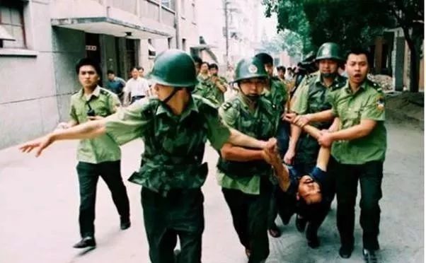 24年前杀人案逃犯被捕今日说法,杀人犯劳荣枝落网纪录片