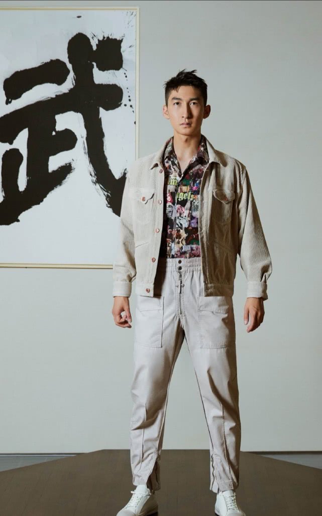 武大靖与《冰糖炖雪梨》女主比赛啃苞米,本色出演逗笑不少网友