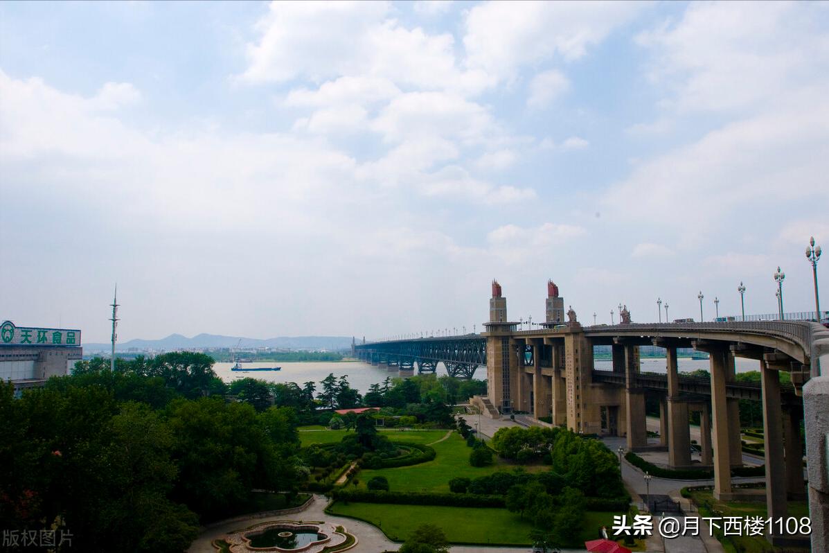 在南京工作一年收入5万低吗,普通人在南京打工想月入过万