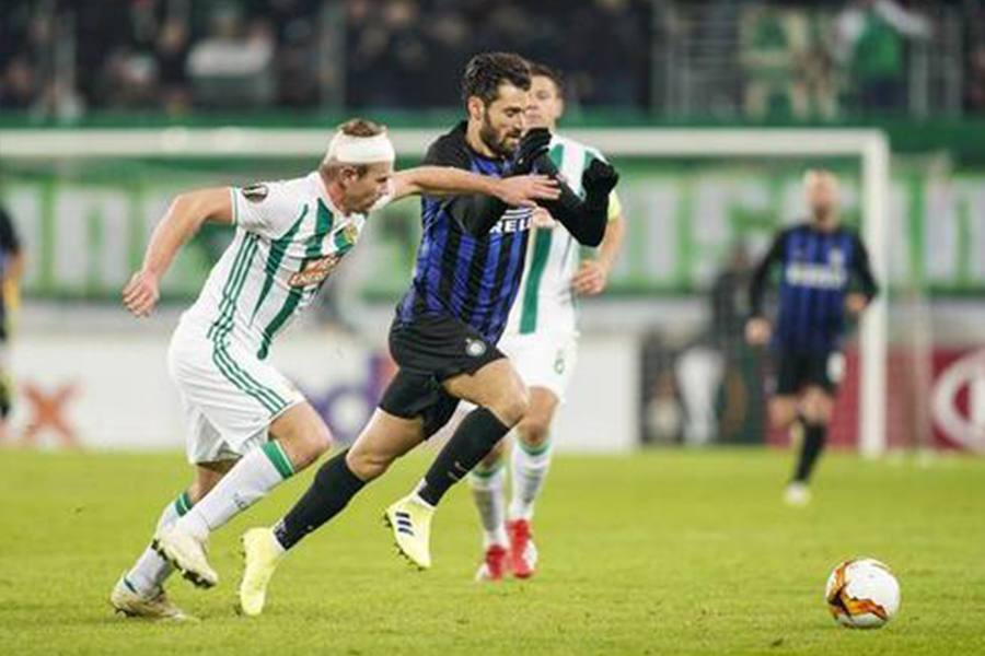 在足球场上训练队友该说的话,和球队一起踢球需要注意什么