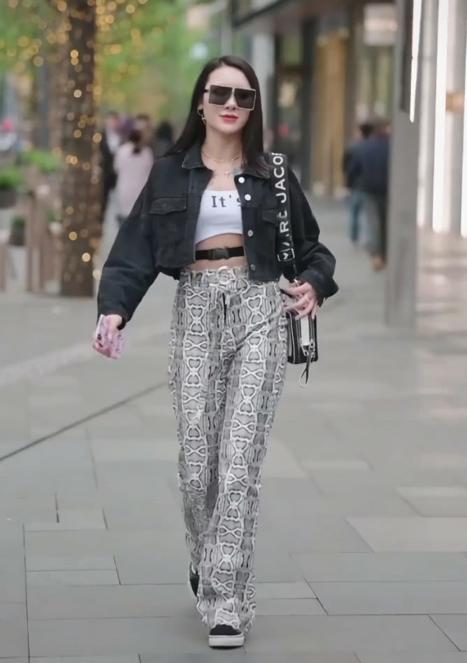 夏季复古牛仔裤潮流高街,时髦新款休闲牛仔裤