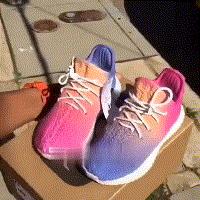 当初忍痛买的万元球鞋，被你们说拆就拆，你有想过我的感受吗？