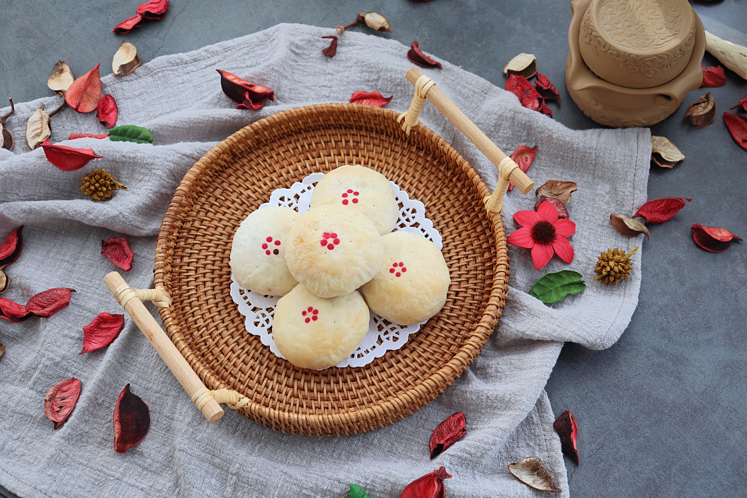 干玫瑰花怎么做成鲜花饼,什么玫瑰花可以做玫瑰花饼