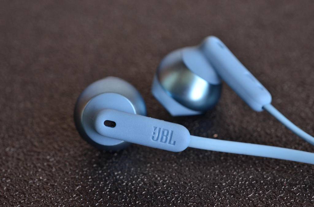 原装进口jbl蓝牙音箱价格,jbltune215bt无线耳机评测