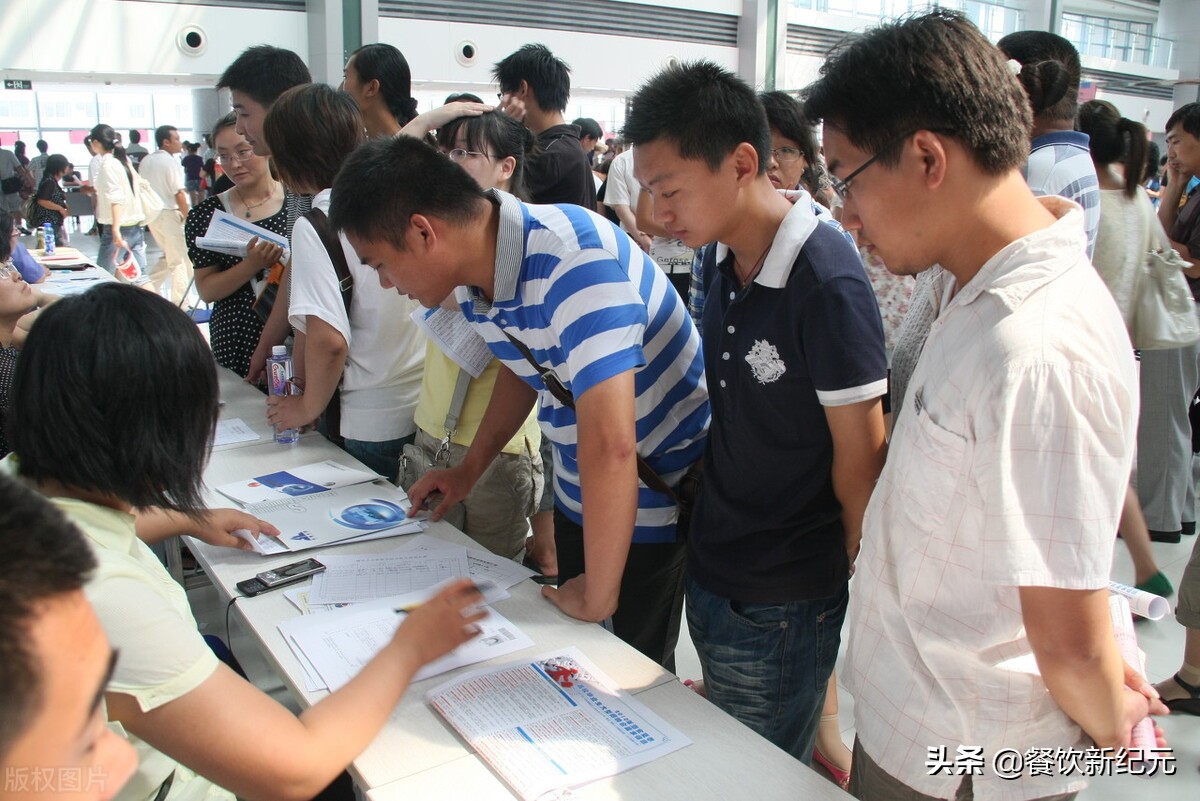 裸辞在广州开火锅店后，血亏230万，我含着泪，走上了天台