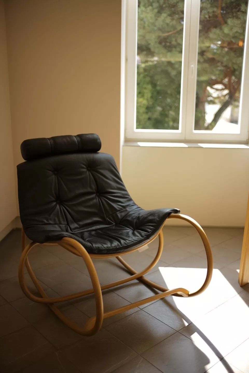 探访TON工厂看经典椅子背后的故事|疯狂24h我们去捷克干了啥？