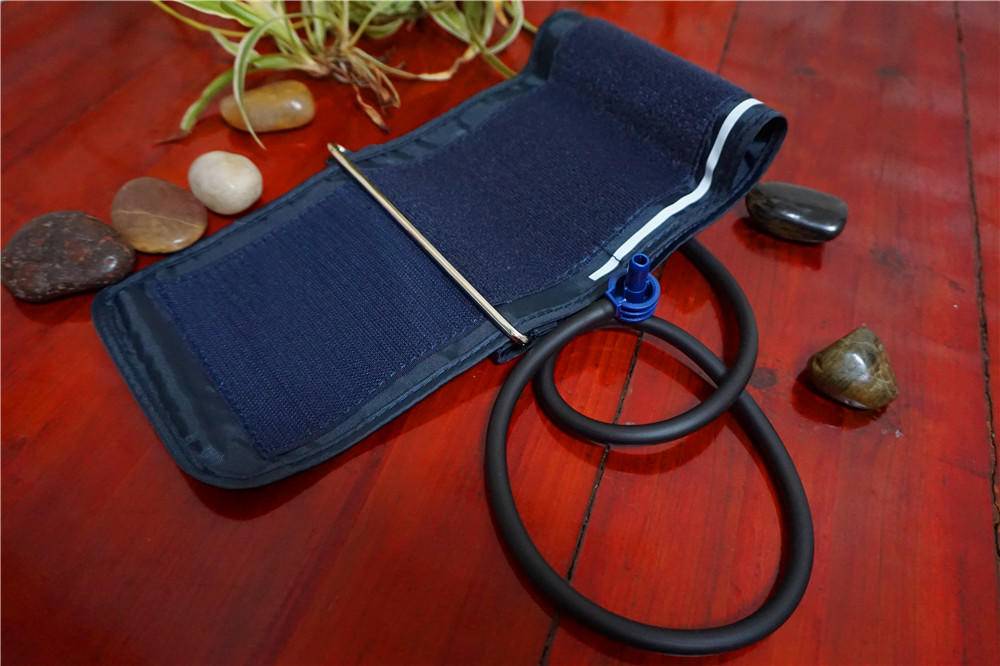 长坤手臂式智能电子血压计,爱尔泰血氧仪