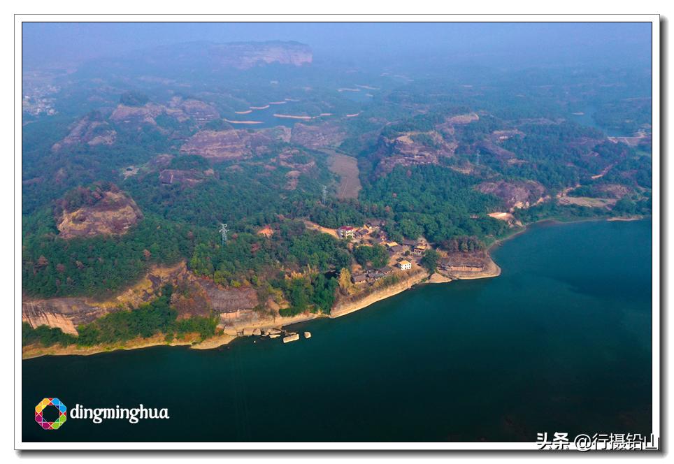 航拍一个小村庄的视频,航拍一个美丽的小山村