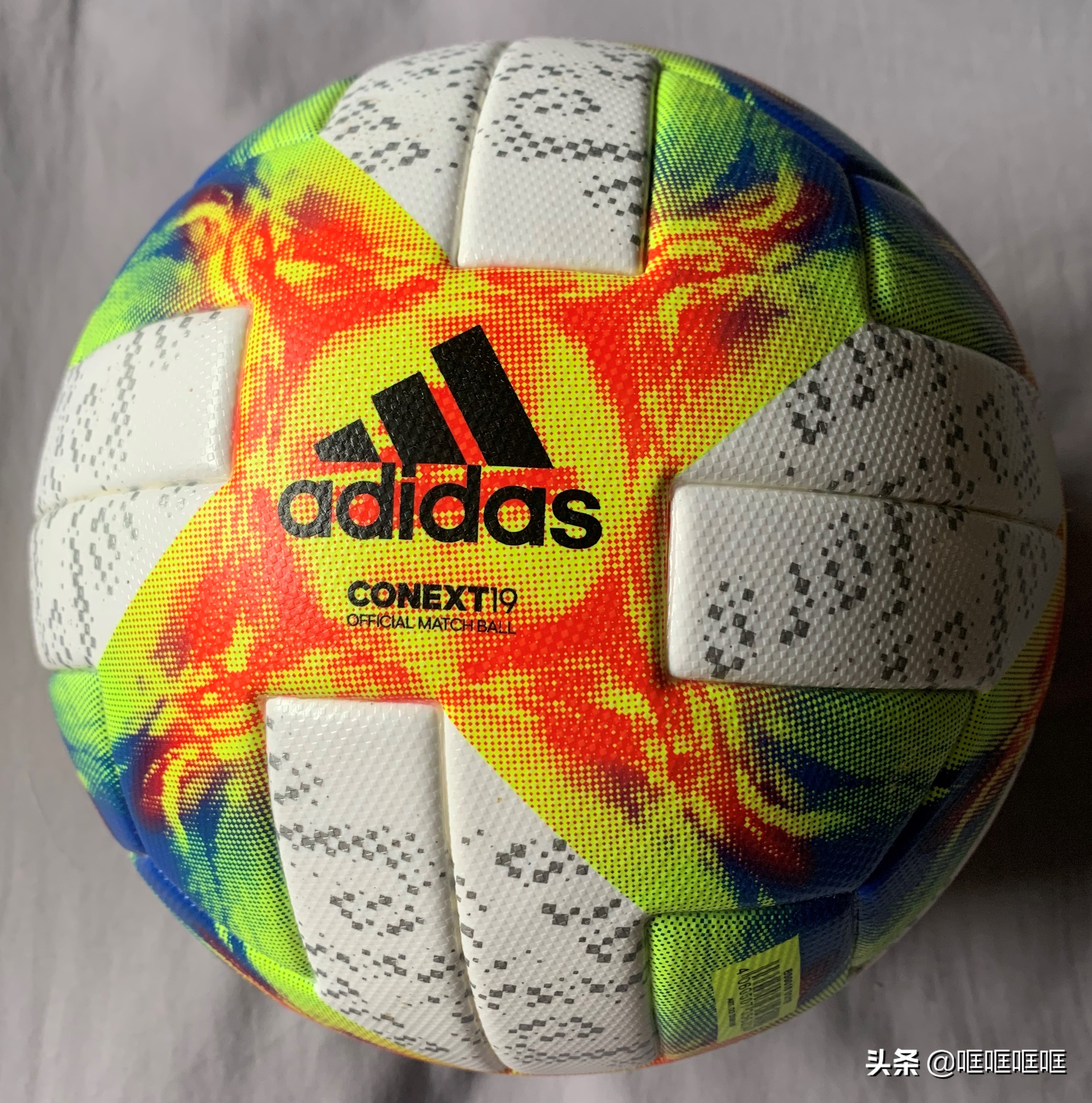 阿迪达斯足球淘汰赛专用高端版,阿迪达斯足球2020欧洲杯纪念版