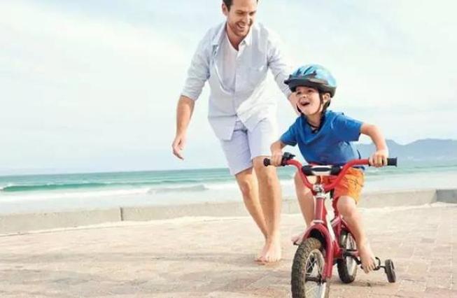 玩耍是更高级的学习？家长让孩子会玩，才能让孩子学会更多