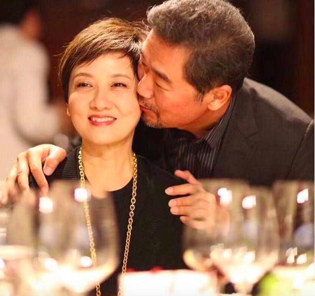 张国立邓婕三十年前vs三十年后,张国立邓婕结婚近三十年补办婚礼