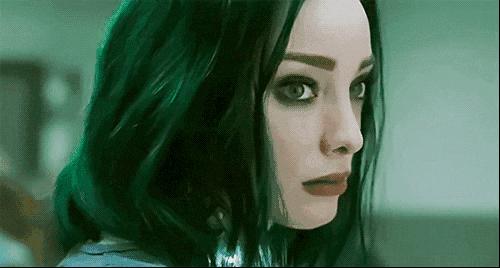 谭松韵蓬松的头,谭松韵摘掉眼镜打扮后惊艳出场